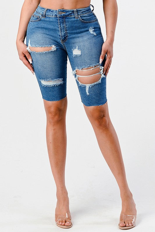 DISTRESSED CUT-OFF HIGH RISE BERMUDA  SHORT