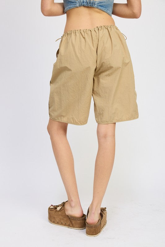 CONTRASTED BERMUDA SHORTS