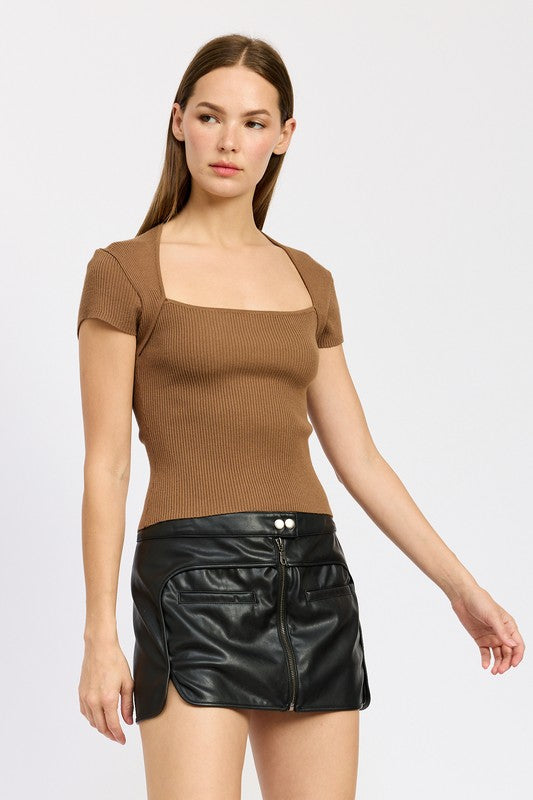 SQUARE NECKLINE TOP