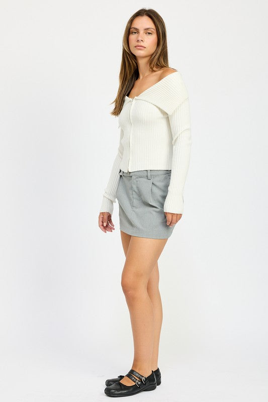 MINI SKIRT WITH DIAGONAL BUTTON DETAIL