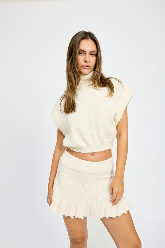 TURTLE NECK CAP SLEEVE TOP