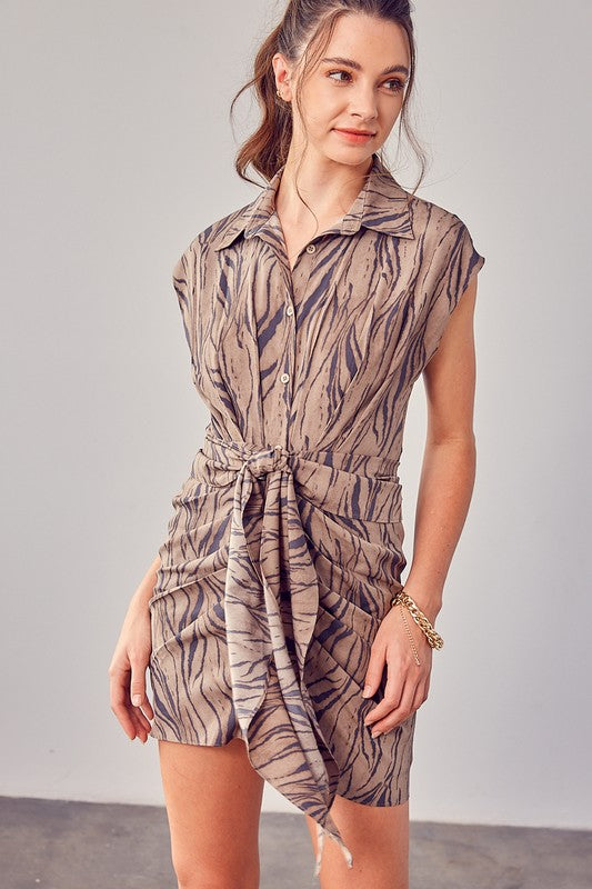 PRINT FRONT TIE DRESS