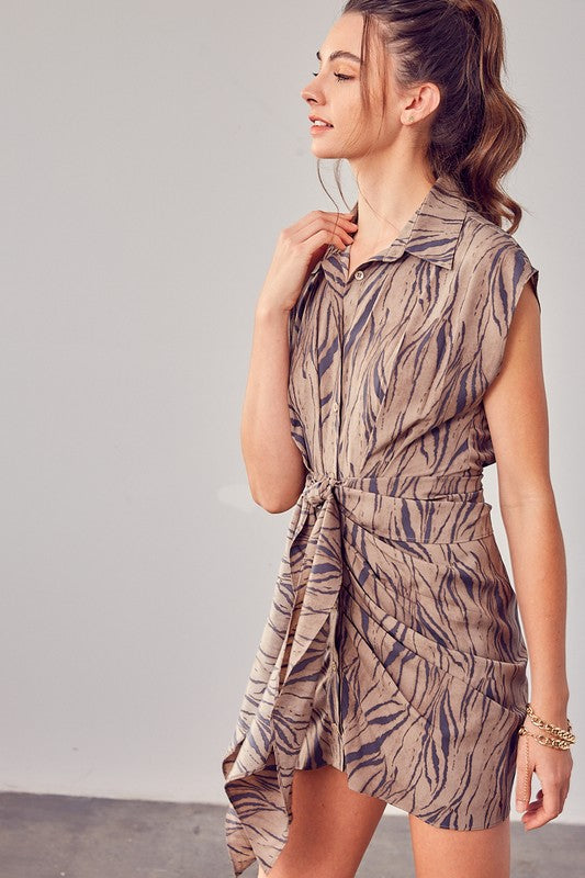 PRINT FRONT TIE DRESS